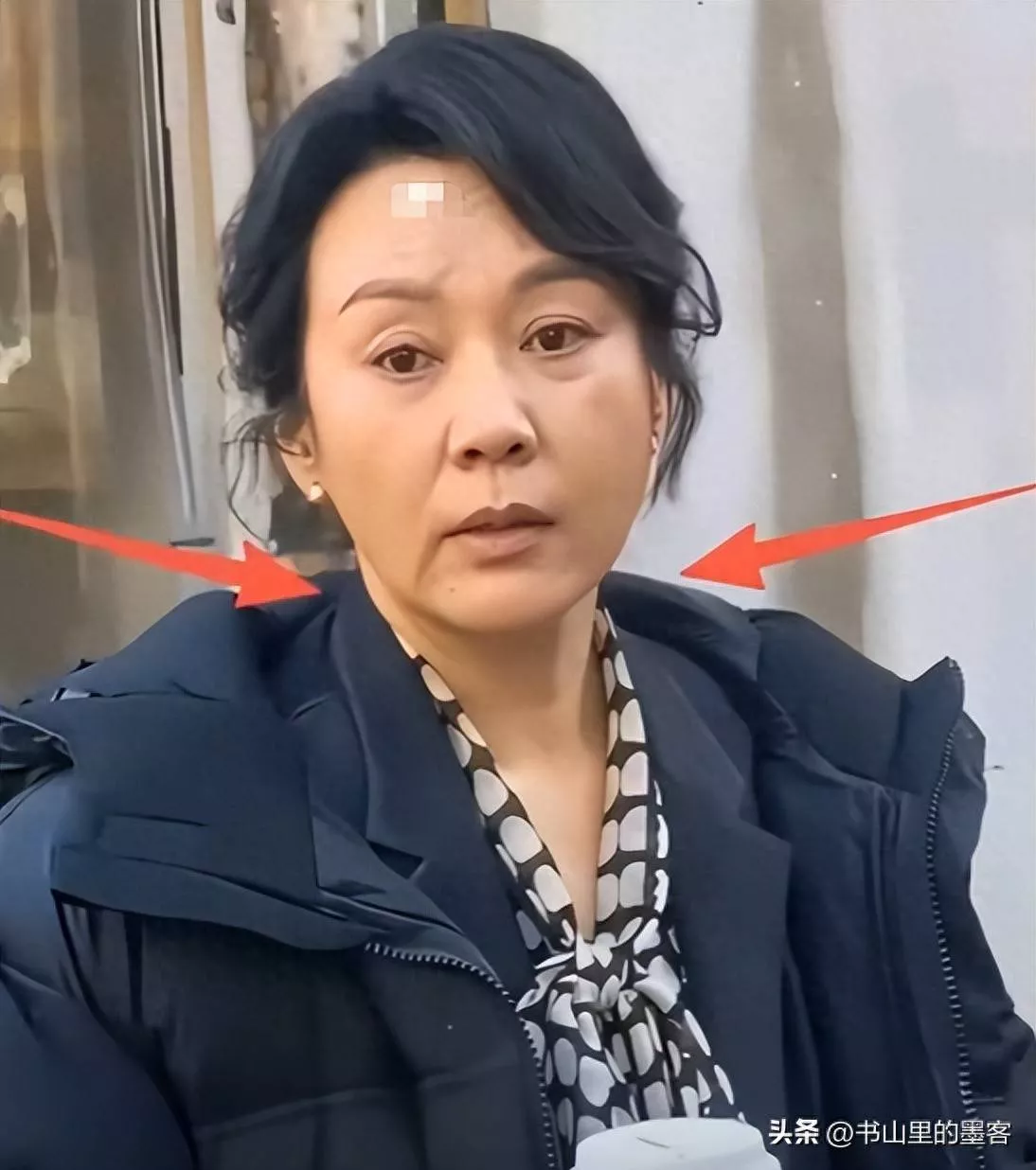 54岁闫妮现状让人心酸,脸垮嘴斜,又普又老