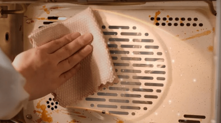 Easy-Clean Ceramic Back Easy-Clean Ceramic Back