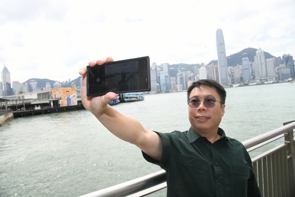 洪凱雄認為,沒看過維港,等於沒來過香港。何健勇攝 洪凱雄認為,沒看過維港,等於沒來過香港。何健勇攝