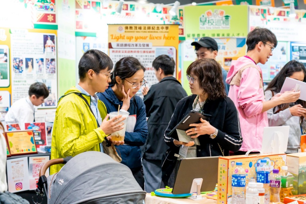 一站式升學資訊助家長為子女規劃升學藍圖。 一站式升學資訊助家長為子女規劃升學藍圖。