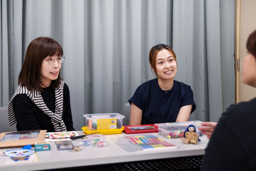 楊行宜(左)表示,將於下月20日在新都城中心舉行藝術展。吳艷玲攝 楊行宜(左)表示,將於下月20日在新都城中心舉行藝術展。吳艷玲攝