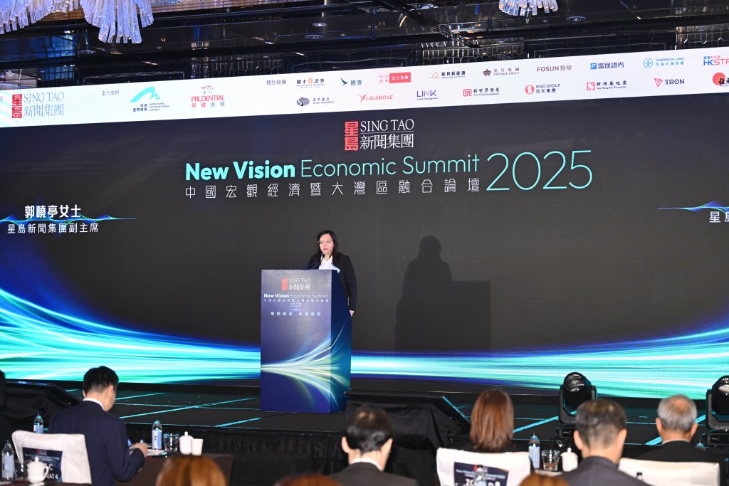 星島新聞集團副主席郭曉亭女士致辭表示,大埔火災的悲劇令全港社會為之痛心,也提醒在聚焦發展的同時,更需凝聚力量,關懷社區,共渡難關。 星島新聞集團副主席郭曉亭女士致辭表示,大埔火災的悲劇令全港社會為之痛心,也提醒在聚焦發展的同時,更需凝聚力量,關懷社區,共渡難關。