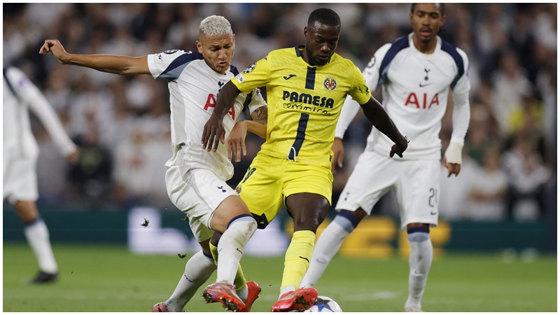 比比（中）是維拉利爾的進攻核心。REUTERS