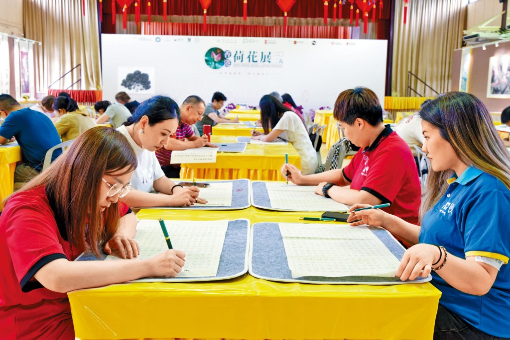 企業組義工體驗抄經活動。 企業組義工體驗抄經活動。