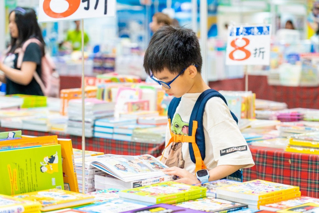 多元化閱讀題材,帶小朋友暢遊書海。 多元化閱讀題材,帶小朋友暢遊書海。