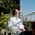 医生首次成功移植猪肾至人体