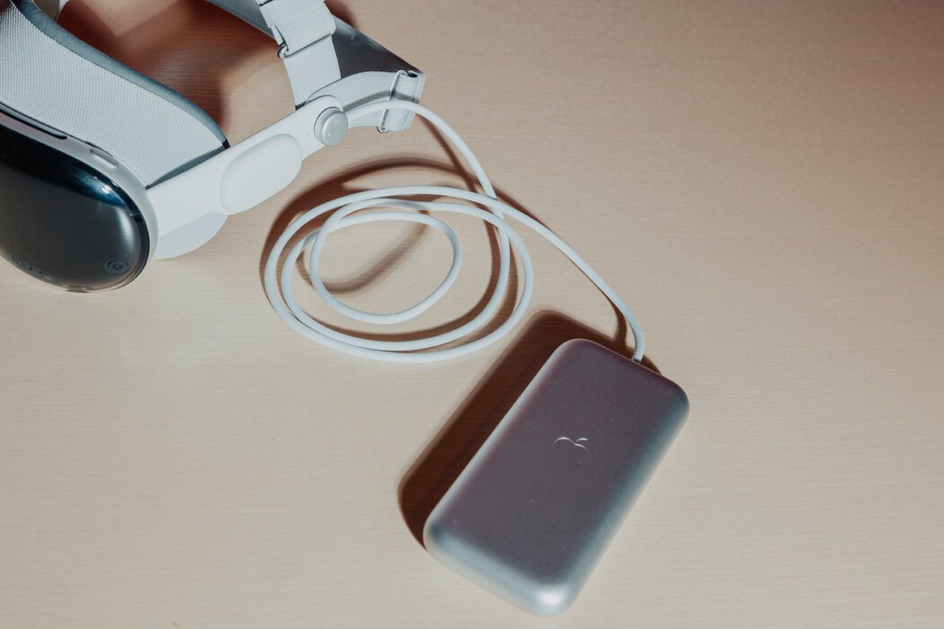 Apple Vision Pro电池组的续航时间为两小时。