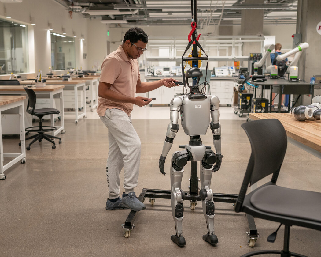 赛·斯里尼瓦斯·塔特维克·米萨拉正在亚利桑那州立大学制造系统与网络学院学习。该校的工程类专业学生人数是15年前的五倍。