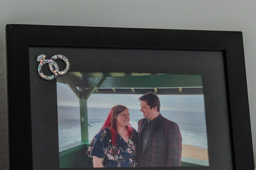 斯蒂芬和凯蒂·保罗在他们2024年于加州拉荷亚举行的婚礼上。