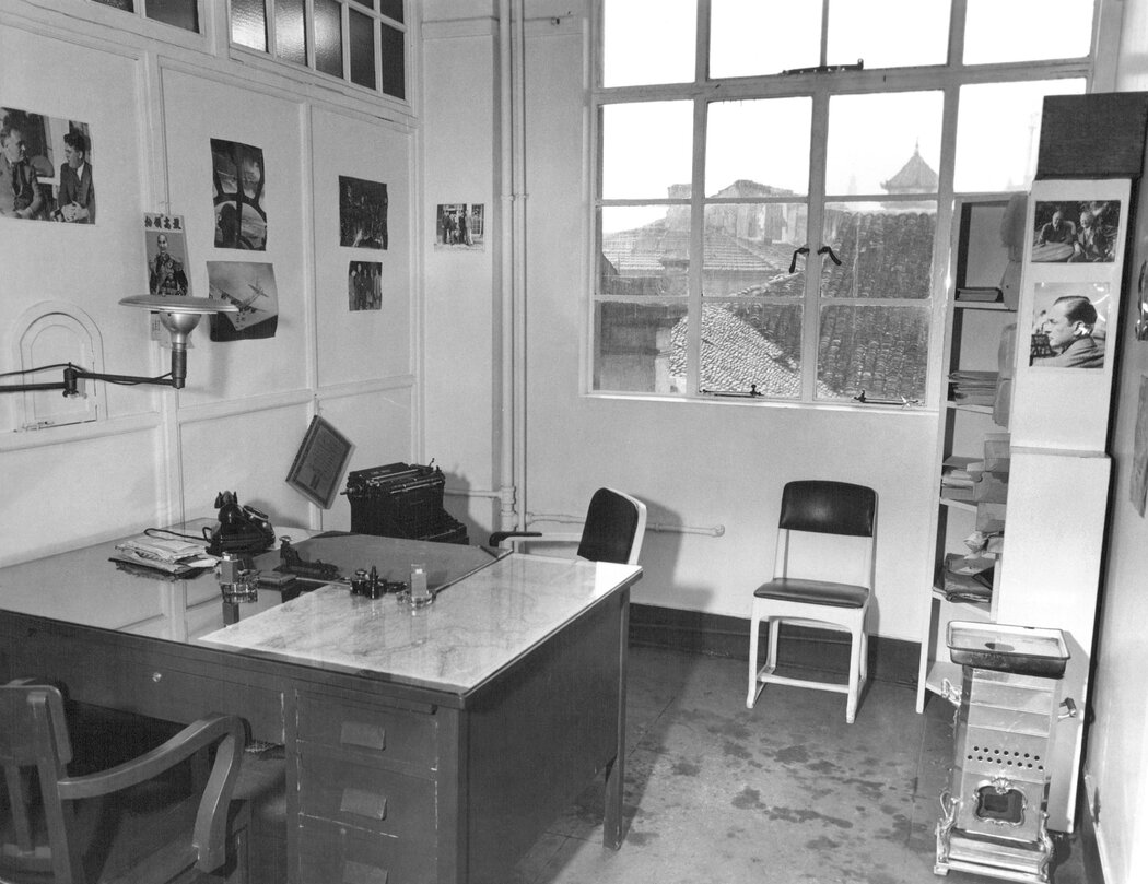 1947年,《纽约时报》上海分社的一个房间。
