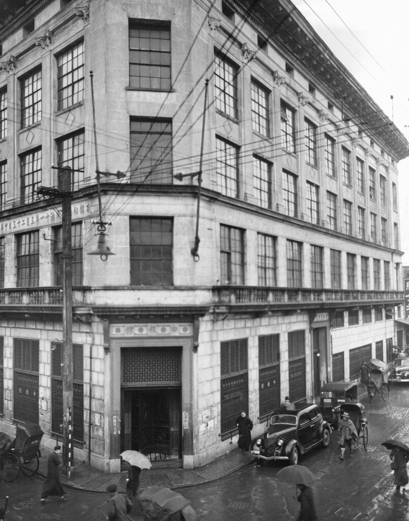 1947年,规模庞大的《纽约时报》上海分社就位于这栋大楼内,这里也是一家中文报纸的总部。