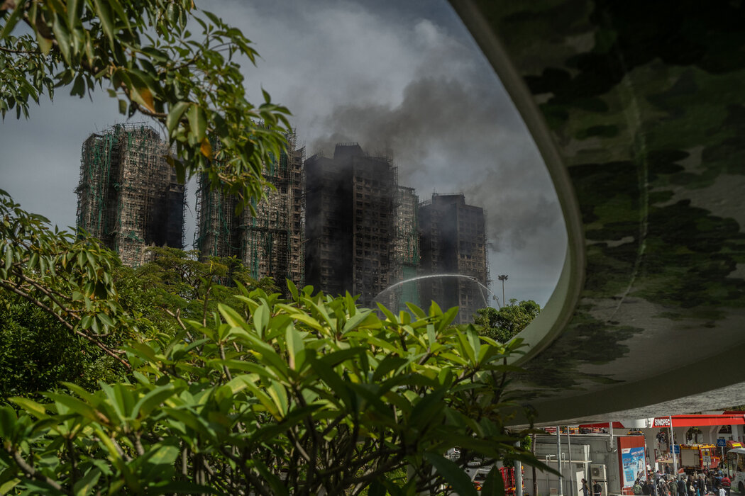 上周住宅楼致命火灾后,香港当局警告居民不得利用此事“制造混乱”。