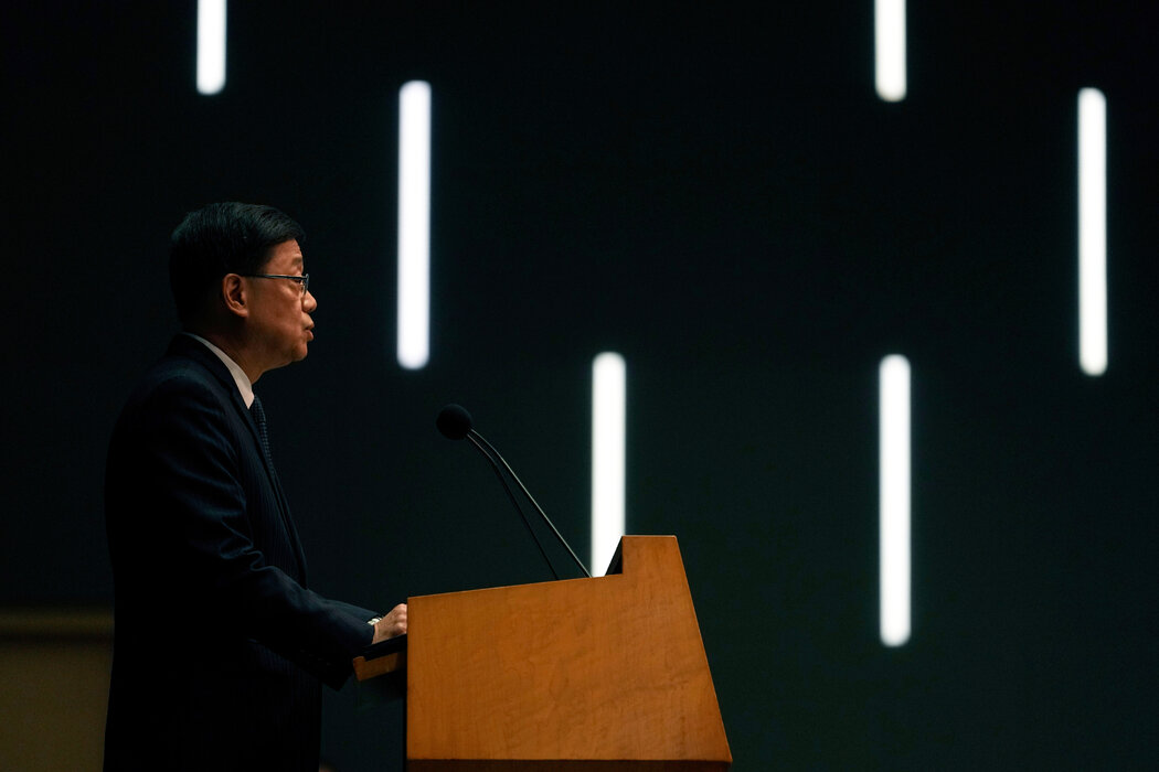 香港行政长官李家超上周二在记者会上表示,尽管发生宏福苑火灾事故,他仍决定按原计划举行周日的选举。他解释称,需要新一届立法会协助加快火灾善后工作,并推进监管改革。