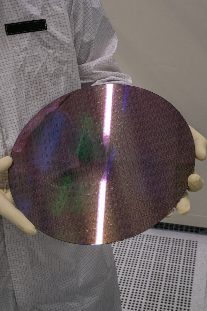 一片英特尔计算机芯片的晶圆。