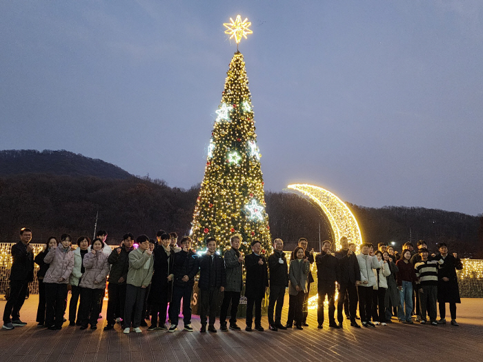 '연말을 더욱 밝게!' 광명스피돔, 겨울맞이 조명 가동