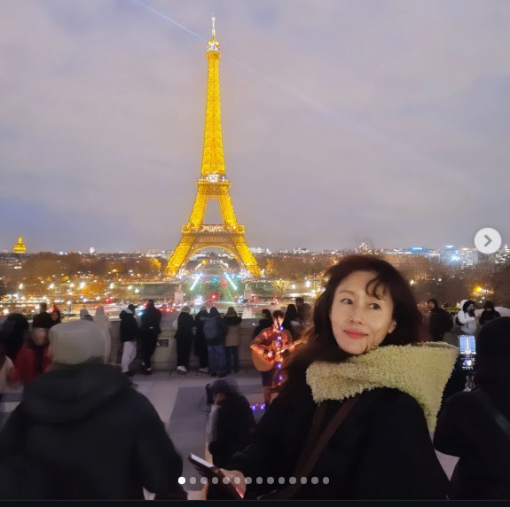 김지수, 또 한국 떠났다…파리 밤 에펠탑서 되살아난 낭만