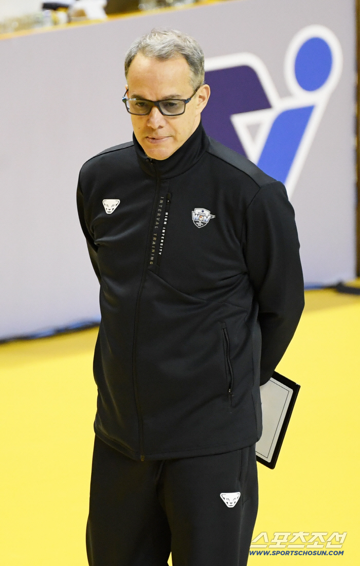 '8연패팀 만나도 방심은 없다' 파에스 감독