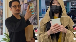 [이슈] 변요한♥티파니, 커플링·포르쉐까지 포착… 팬들은 이미 눈치챘다